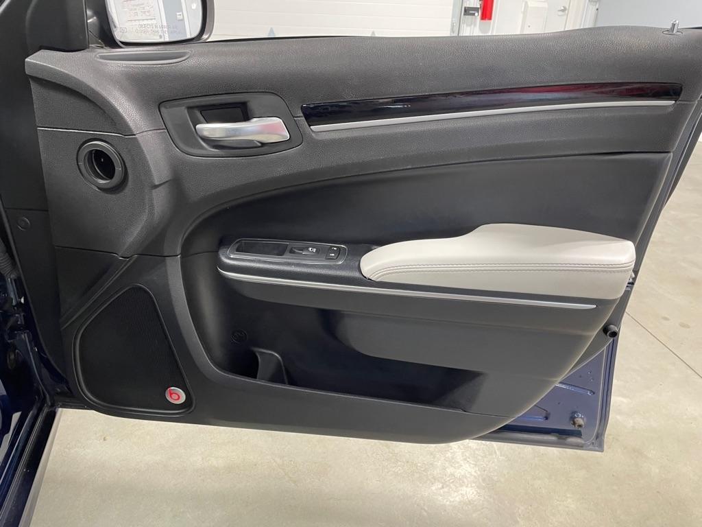 Chrysler 300  2017