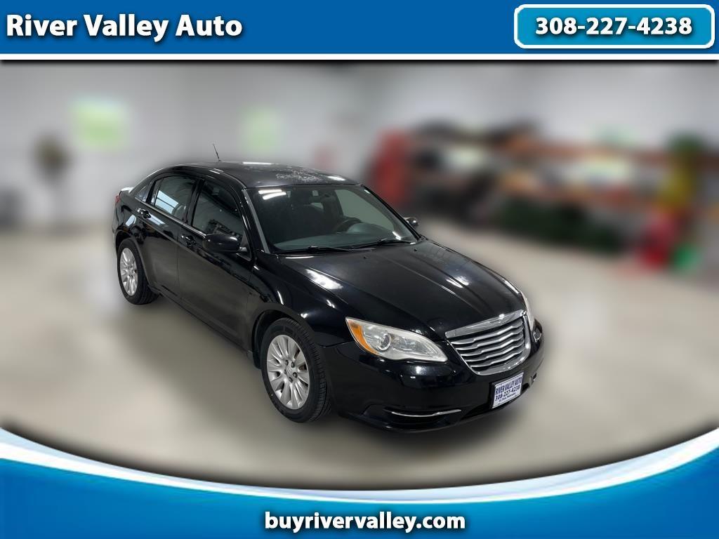 2014 Chrysler 200 LX's photo