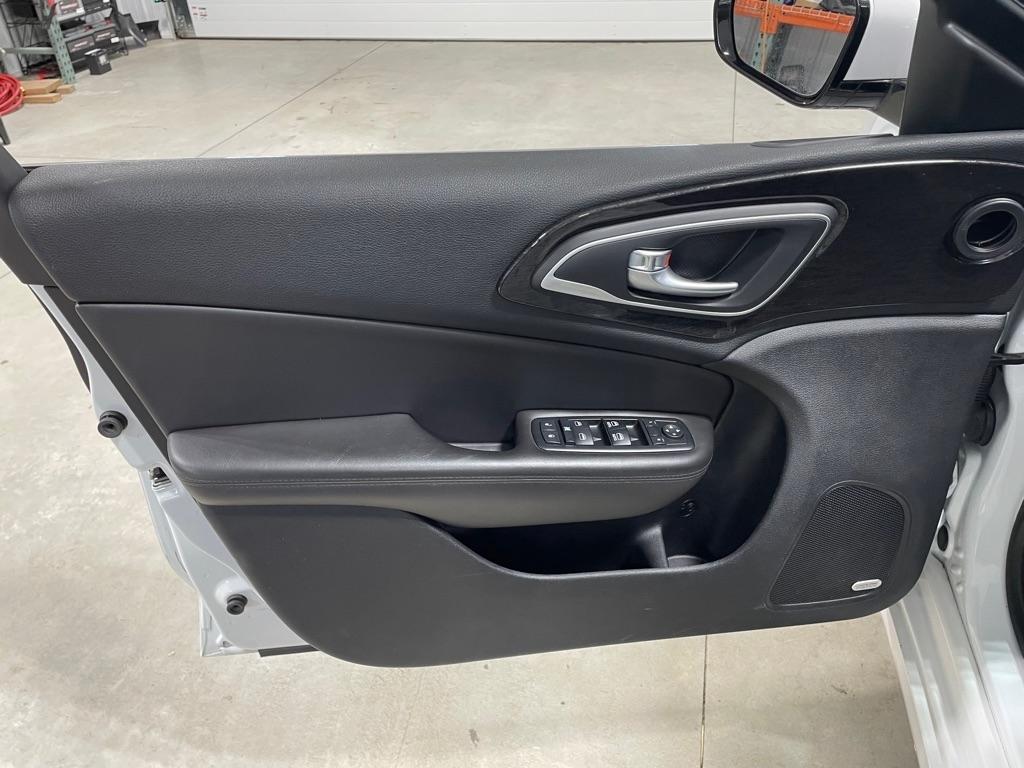 Chrysler 200  2015