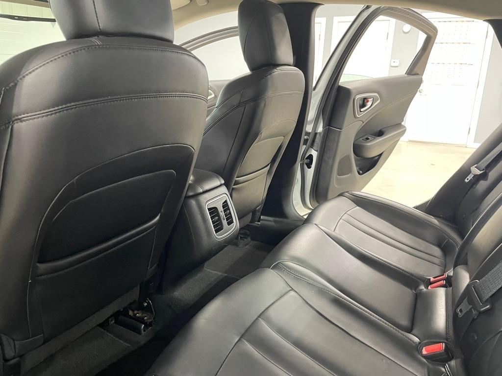 Chrysler 200  2015
