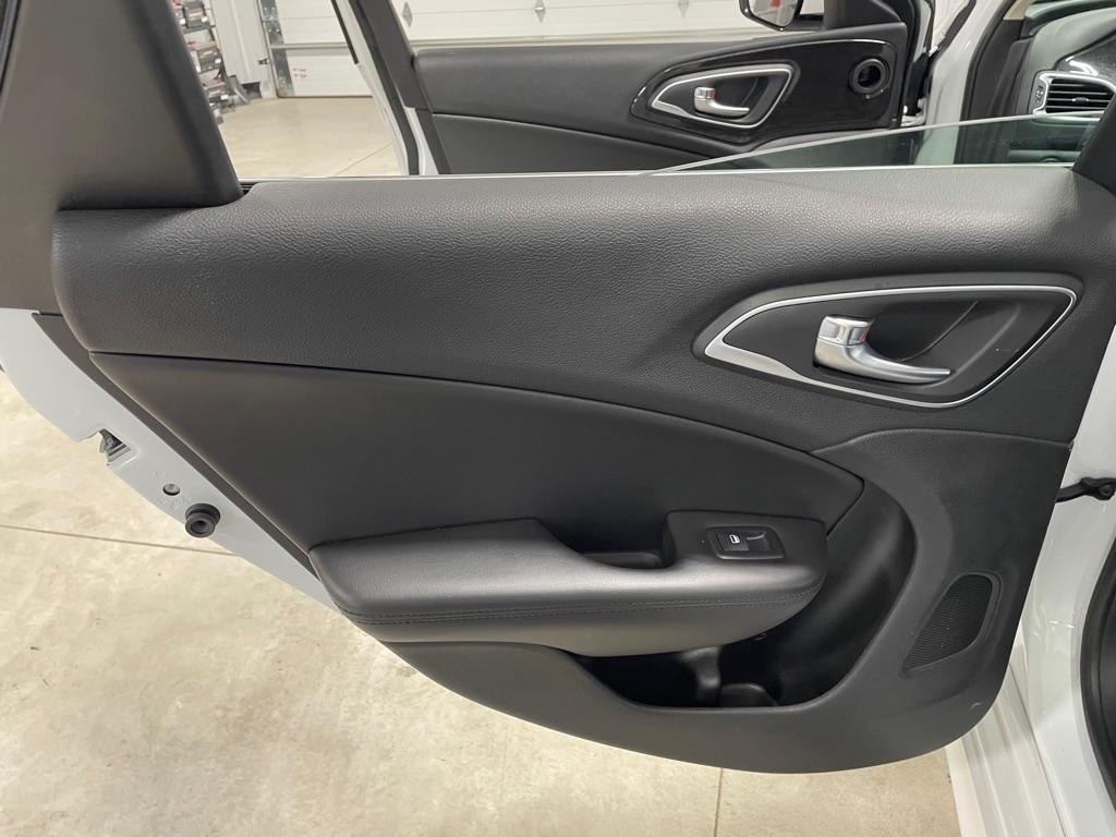 Chrysler 200  2015