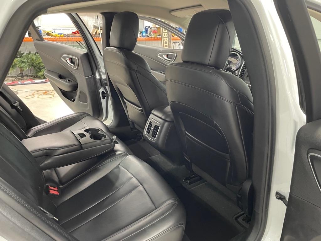 Chrysler 200  2015