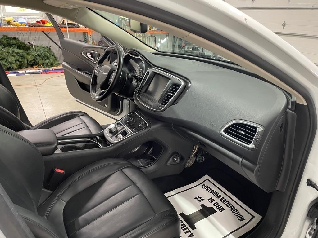 Chrysler 200  2015