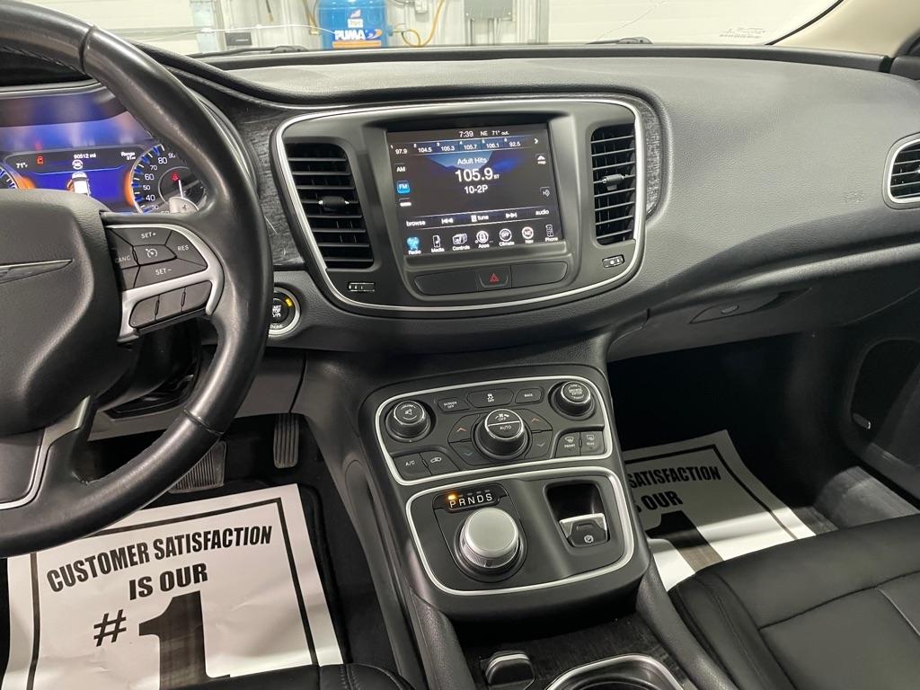 Chrysler 200  2015