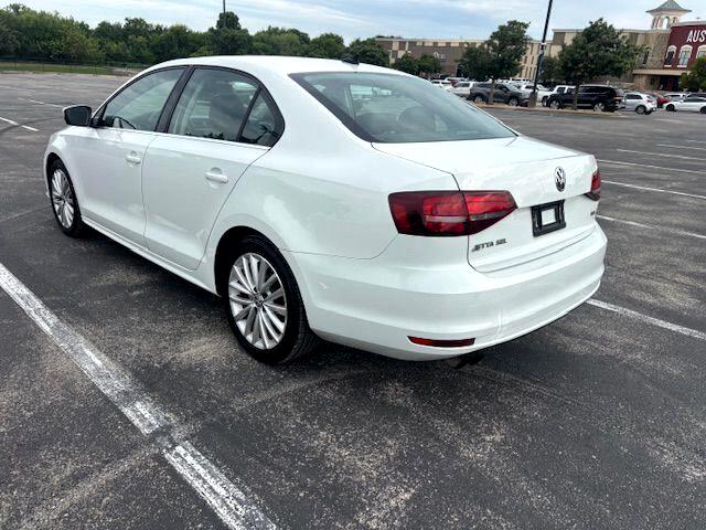 Volkswagen Jetta  2016