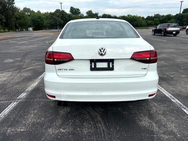 Volkswagen Jetta  2016