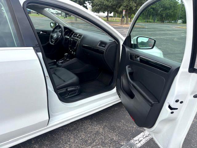 Volkswagen Jetta  2016