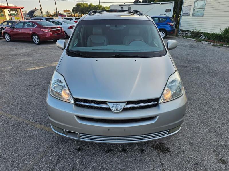 Toyota Sienna  2005