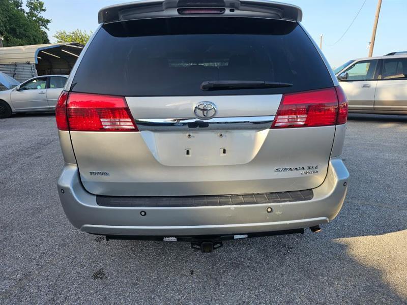 Toyota Sienna  2005