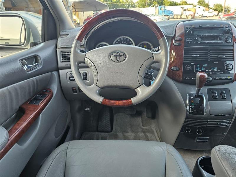 Toyota Sienna  2005