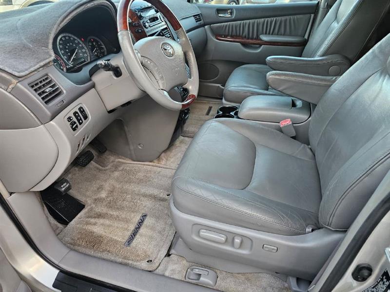 Toyota Sienna  2005