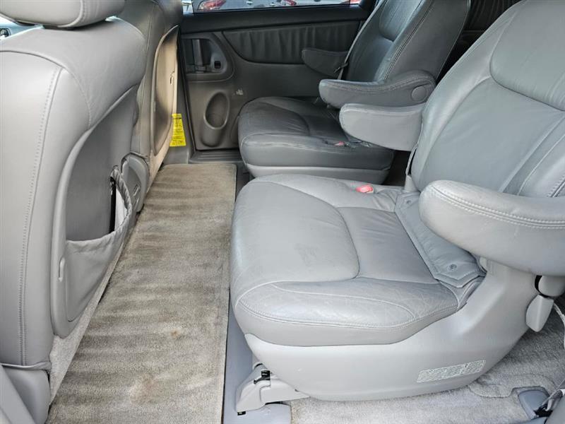 Toyota Sienna  2005