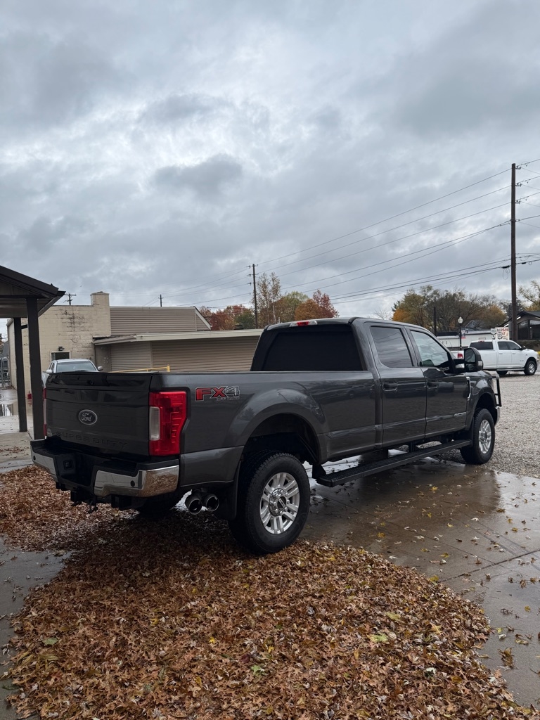 Ford F-250 SD XLT Crew Cab Long Bed 4WD 2018
