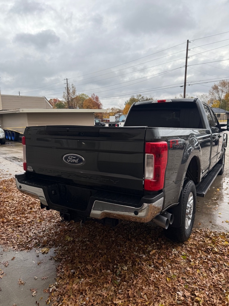 Ford F-250 SD XLT Crew Cab Long Bed 4WD 2018