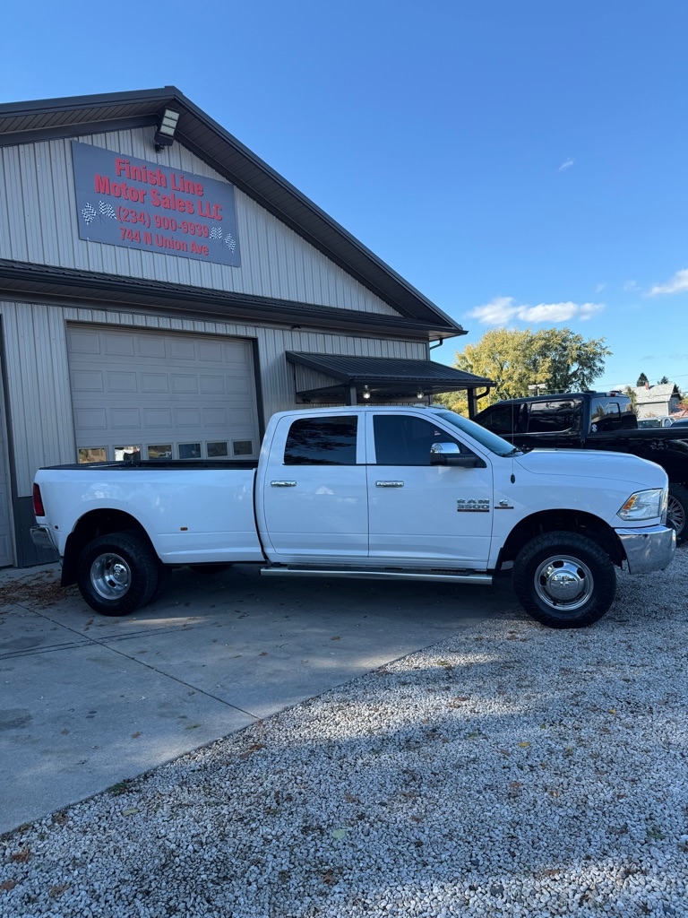 RAM 3500 Tradesman Crew Cab 4WD DRW 2016 RAM 3500 Tradesman Crew Cab 4WD DRW 2016