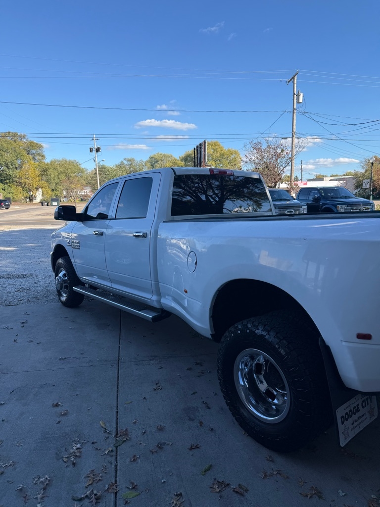 RAM 3500 Tradesman Crew Cab 4WD DRW 2016 RAM 3500 Tradesman Crew Cab 4WD DRW 2016