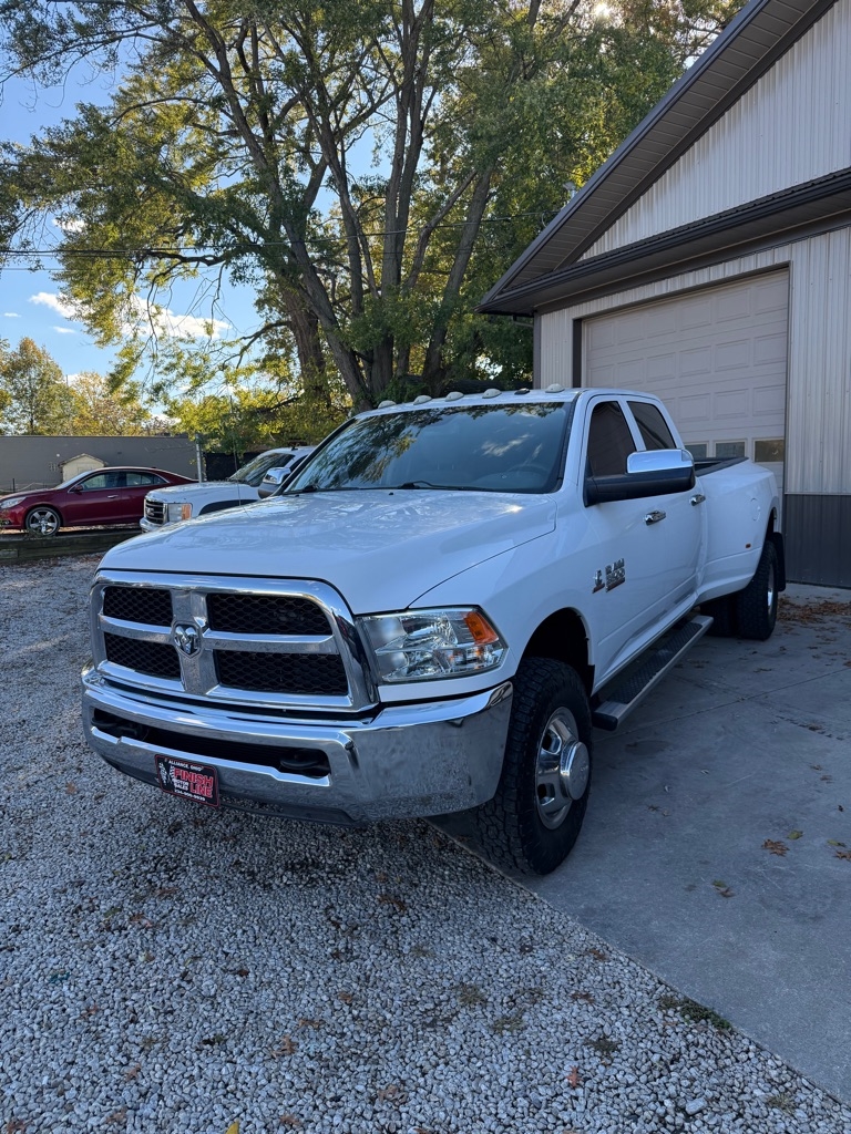 RAM 3500 Tradesman Crew Cab 4WD DRW 2016 RAM 3500 Tradesman Crew Cab 4WD DRW 2016