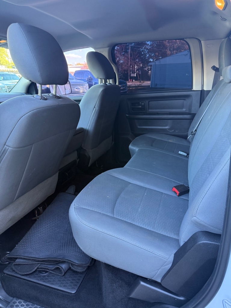 RAM 3500 Tradesman Crew Cab 4WD DRW 2016 RAM 3500 Tradesman Crew Cab 4WD DRW 2016