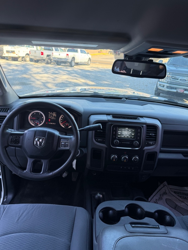RAM 3500 Tradesman Crew Cab 4WD DRW 2016 RAM 3500 Tradesman Crew Cab 4WD DRW 2016
