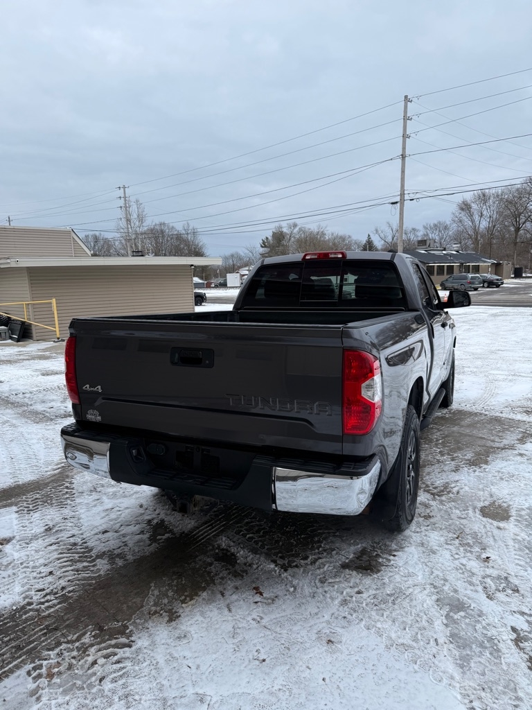 Toyota Tundra SR5 5.7L V8 Double Cab 4WD 2017