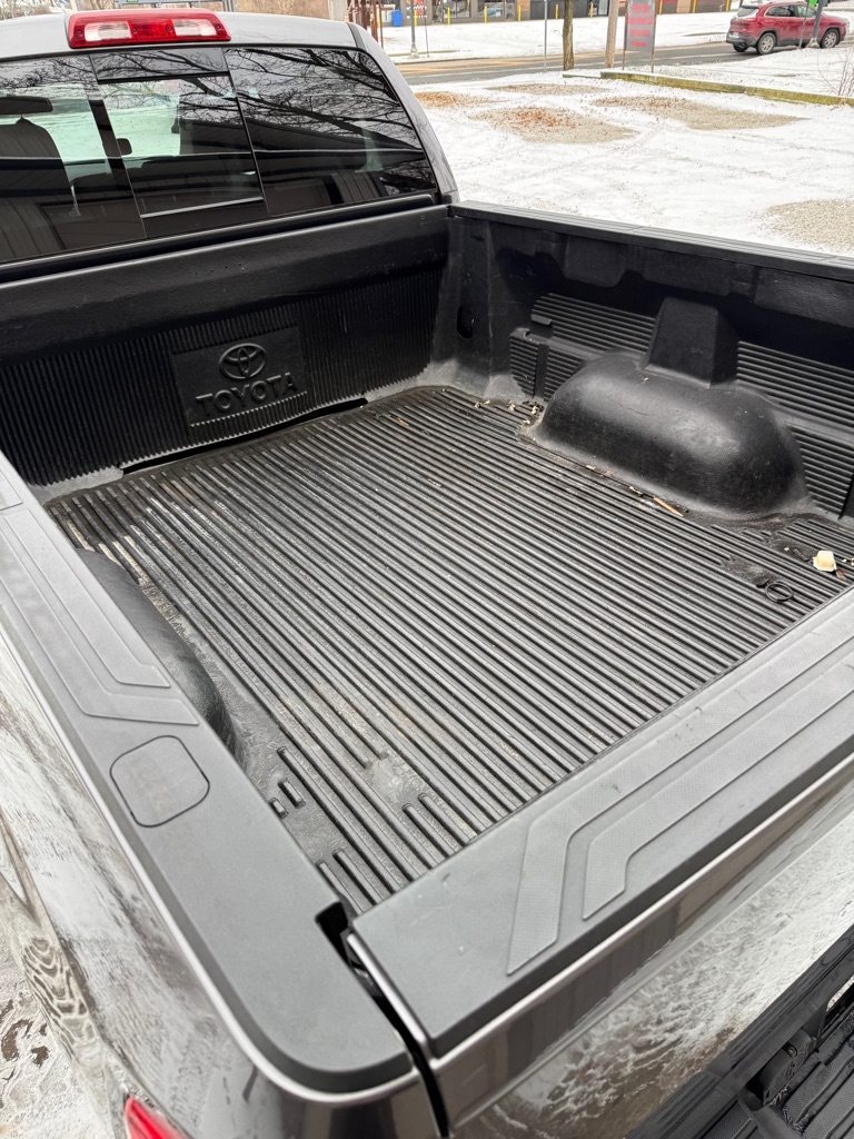 Toyota Tundra SR5 5.7L V8 Double Cab 4WD 2017