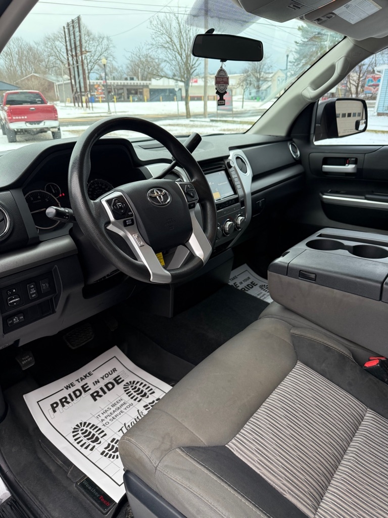 Toyota Tundra SR5 5.7L V8 Double Cab 4WD 2017