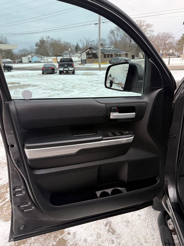 Toyota Tundra SR5 5.7L V8 Double Cab 4WD 2017