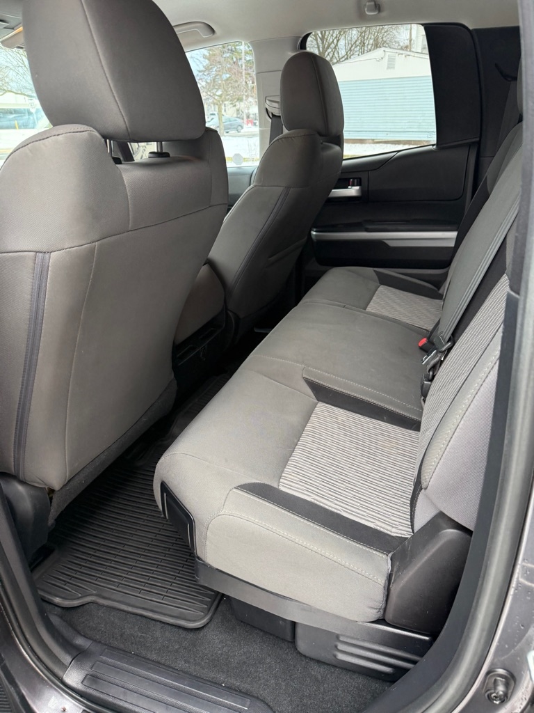 Toyota Tundra SR5 5.7L V8 Double Cab 4WD 2017