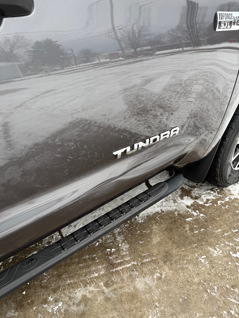 Toyota Tundra SR5 5.7L V8 Double Cab 4WD 2017