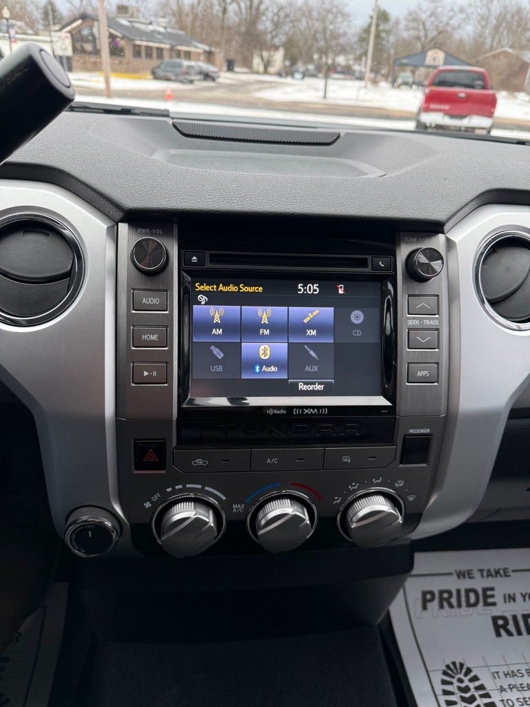 Toyota Tundra SR5 5.7L V8 Double Cab 4WD 2017