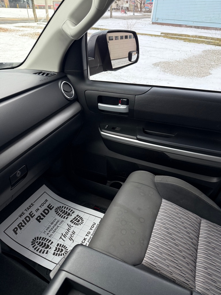 Toyota Tundra SR5 5.7L V8 Double Cab 4WD 2017