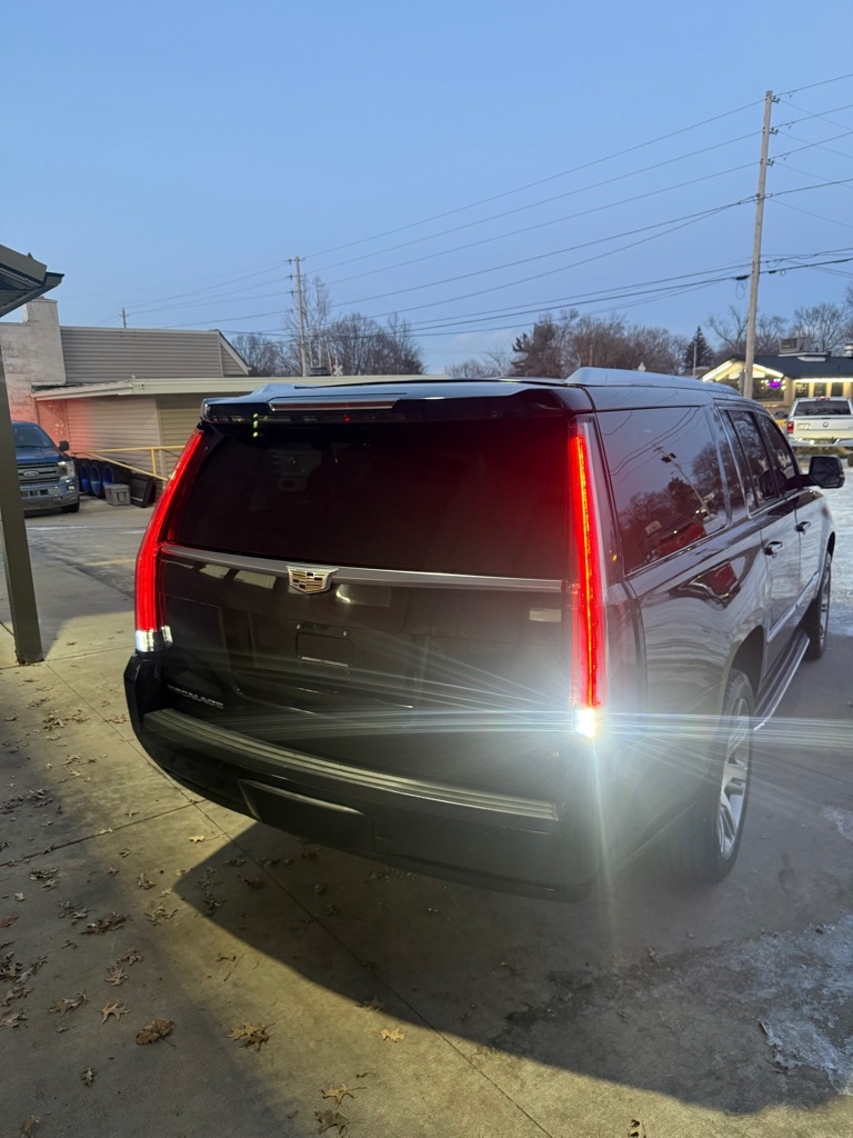 Cadillac Escalade ESV Luxury 4WD 2017
