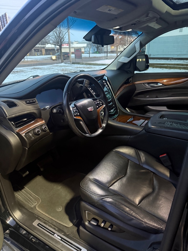 Cadillac Escalade ESV Luxury 4WD 2017