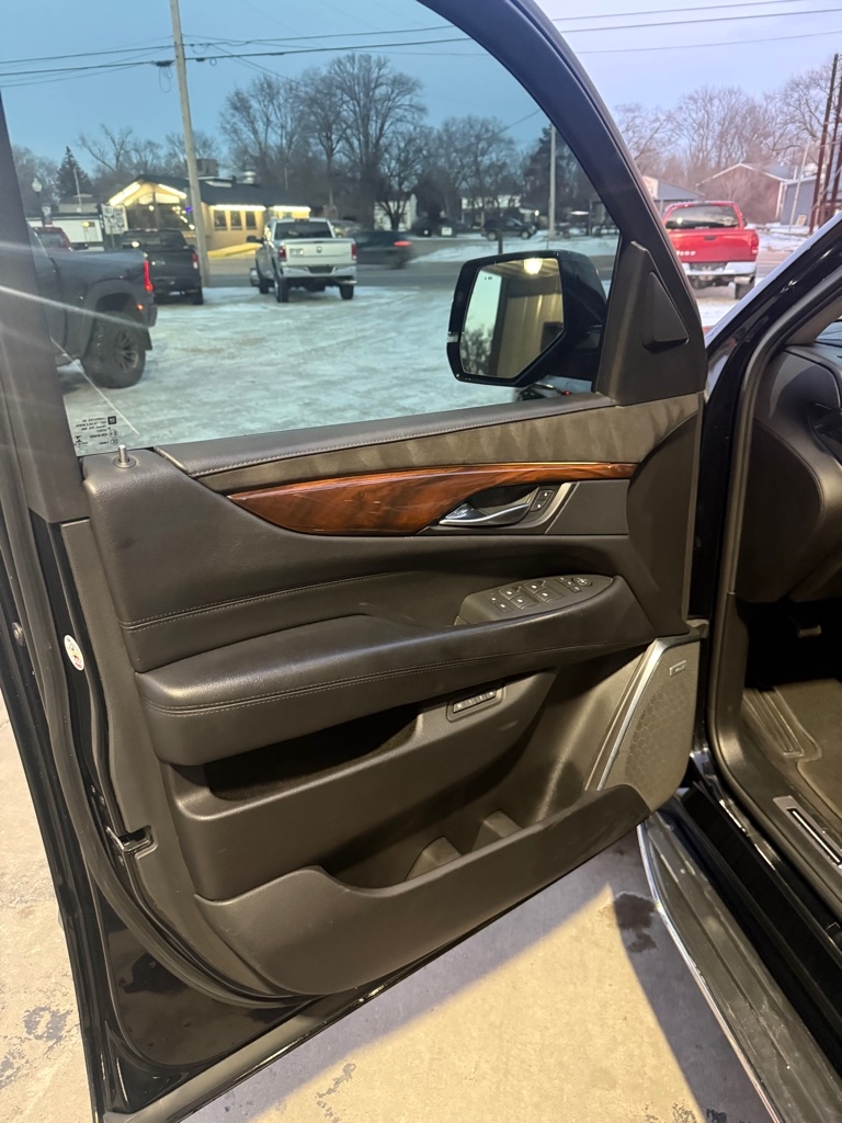 Cadillac Escalade ESV Luxury 4WD 2017