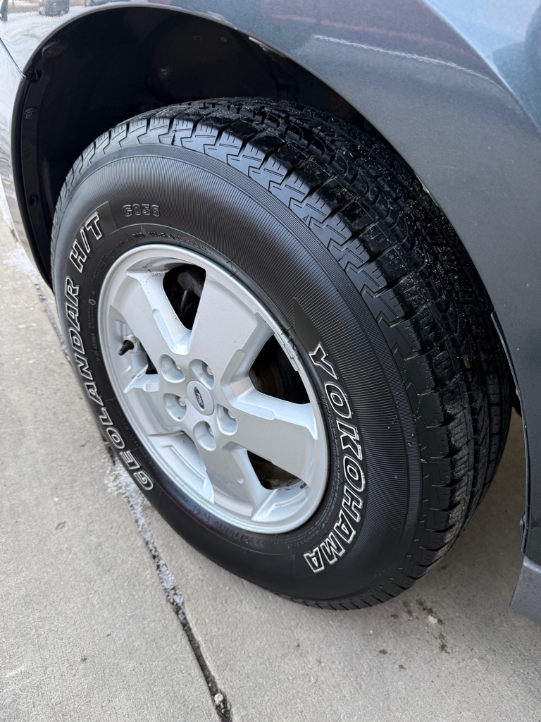 Ford Escape XLT 4WD V6 2009