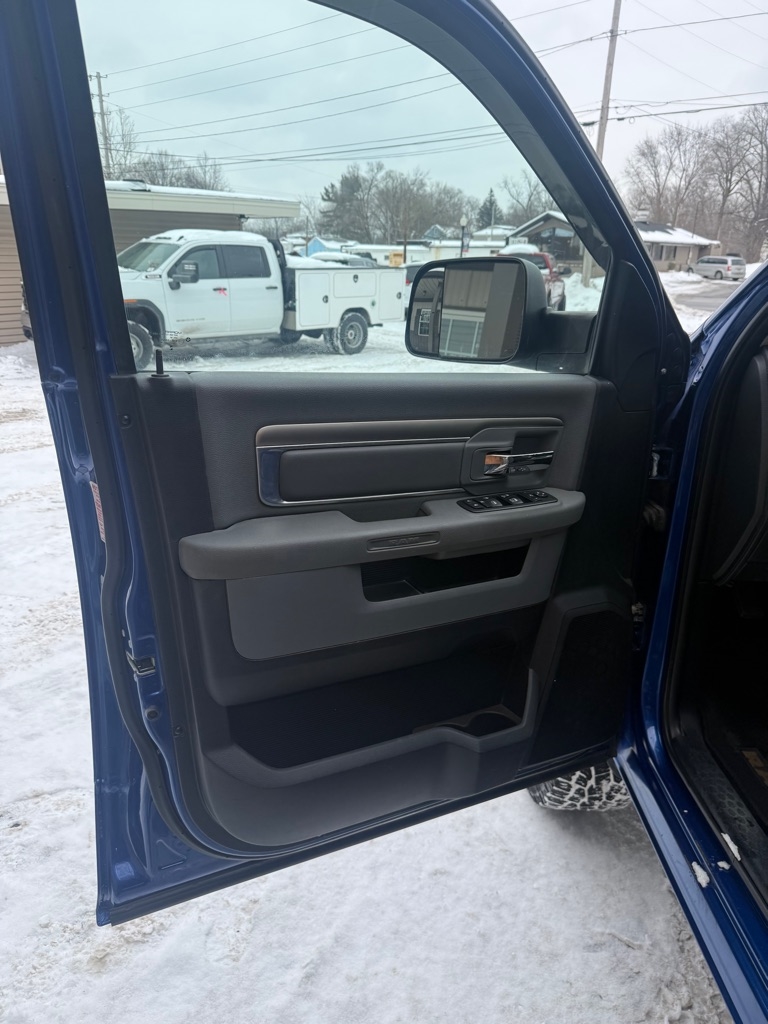 RAM 2500 SLT Crew Cab SWB 4WD 2017