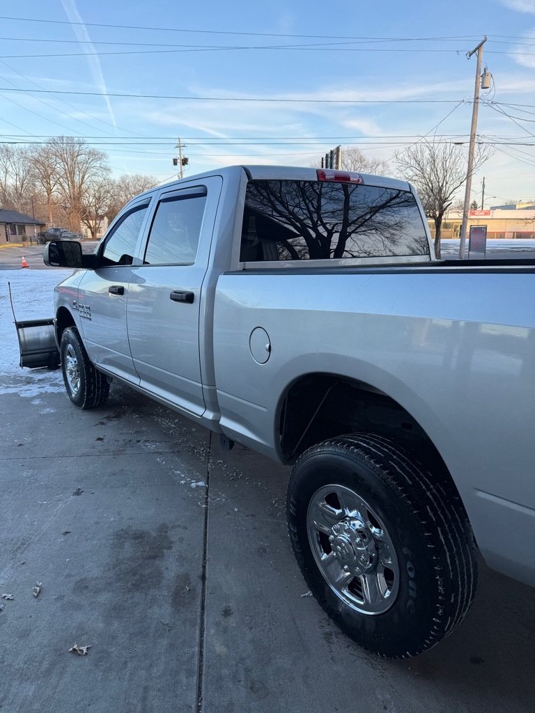 RAM 2500 Tradesman Crew Cab SWB 4WD 2016