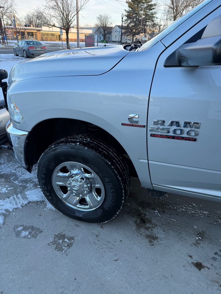 RAM 2500 Tradesman Crew Cab SWB 4WD 2016