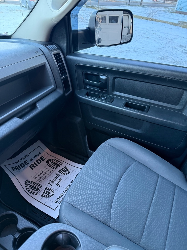 RAM 2500 Tradesman Crew Cab SWB 4WD 2016