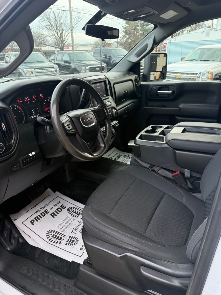 GMC Sierra 3500HD Pro Crew Cab 4WD SB 2022