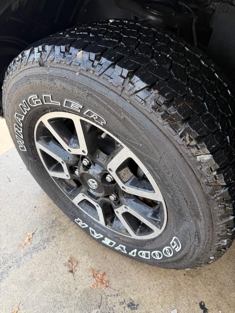 Toyota Tundra SR5 5.7L V8 CrewMax 4WD 2018