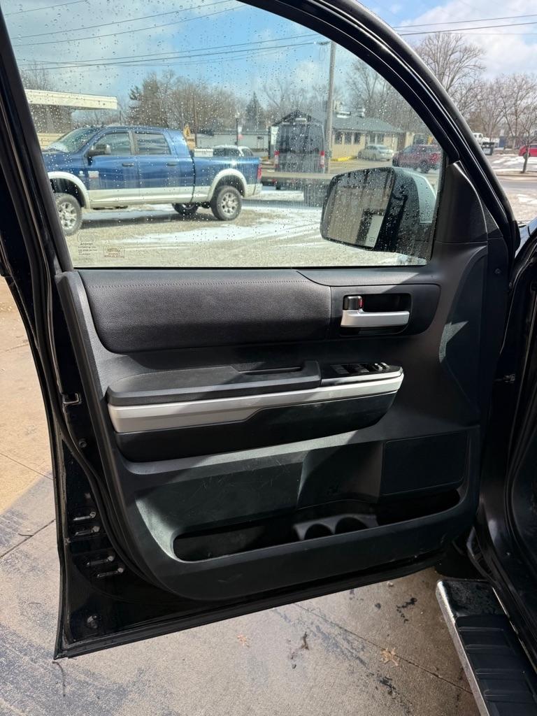 Toyota Tundra SR5 5.7L V8 CrewMax 4WD 2018