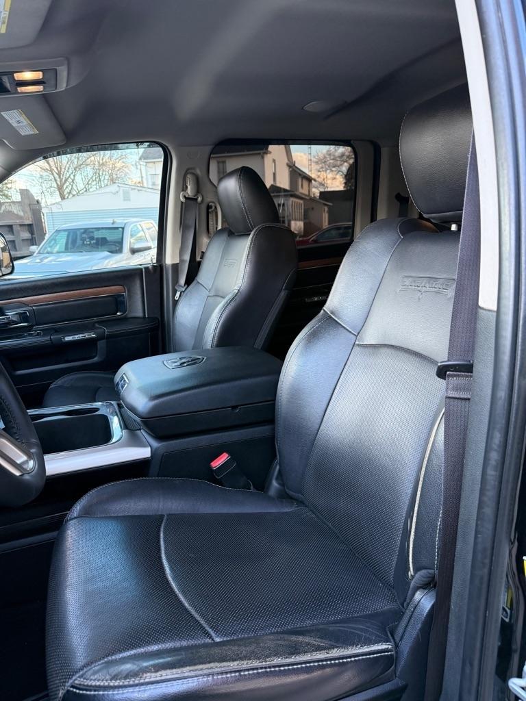 RAM 2500 Laramie Crew Cab SWB 4WD 2016