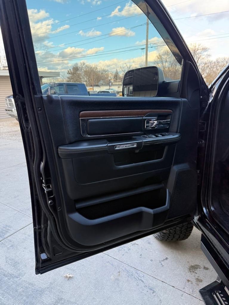 RAM 2500 Laramie Crew Cab SWB 4WD 2016