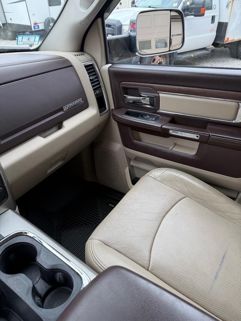 RAM 3500 Laramie Crew Cab LWB 4WD DRW 2016