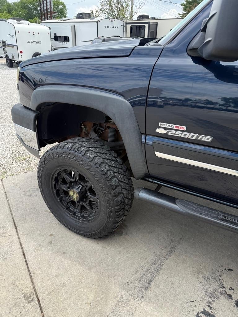 Chevrolet Silverado 2500HD Crew Cab Long Bed 4WD 2005