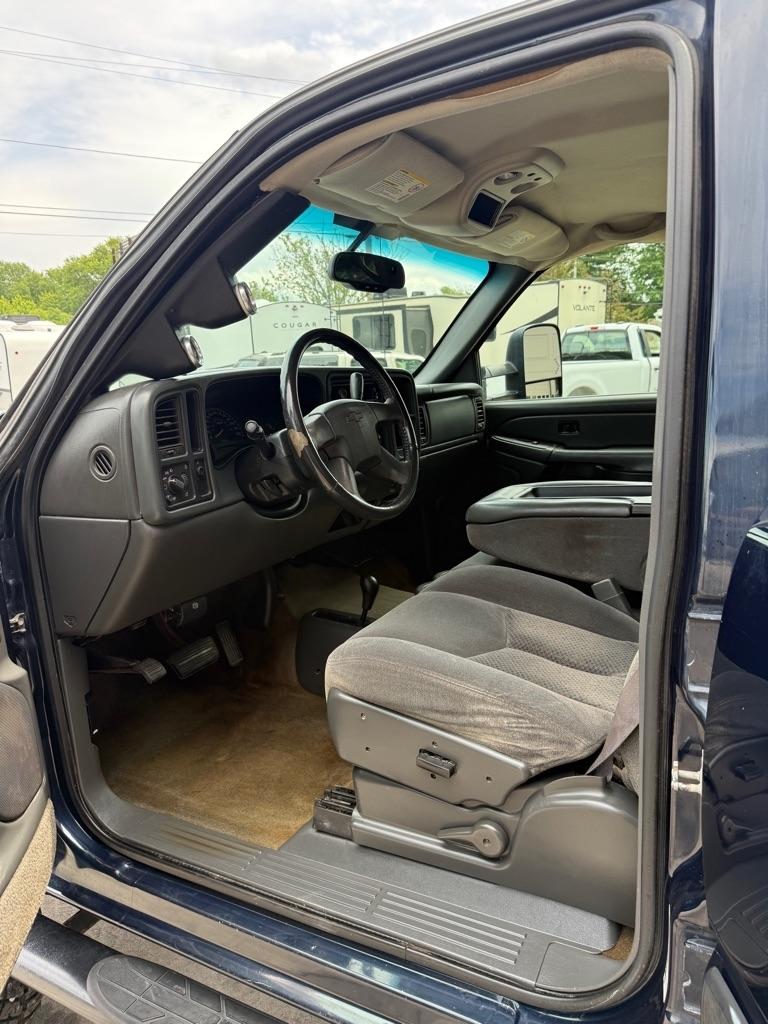 Chevrolet Silverado 2500HD Crew Cab Long Bed 4WD 2005