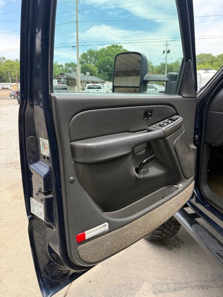 Chevrolet Silverado 2500HD Crew Cab Long Bed 4WD 2005