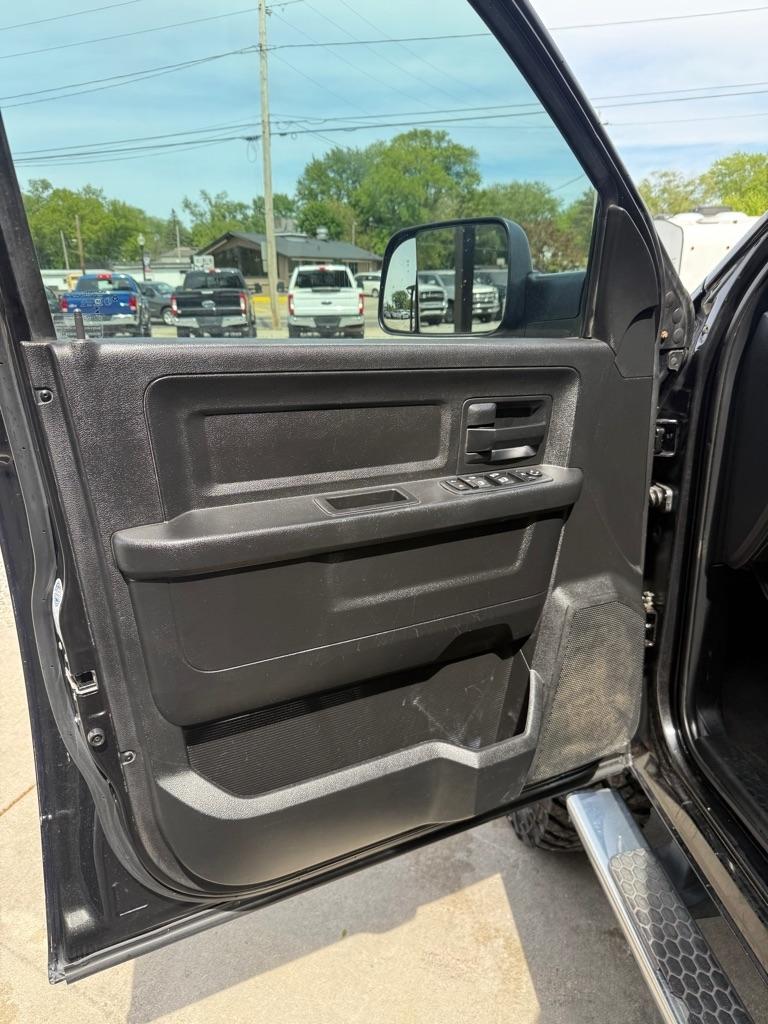 RAM 3500 Tradesman Crew Cab 4WD DRW 2017