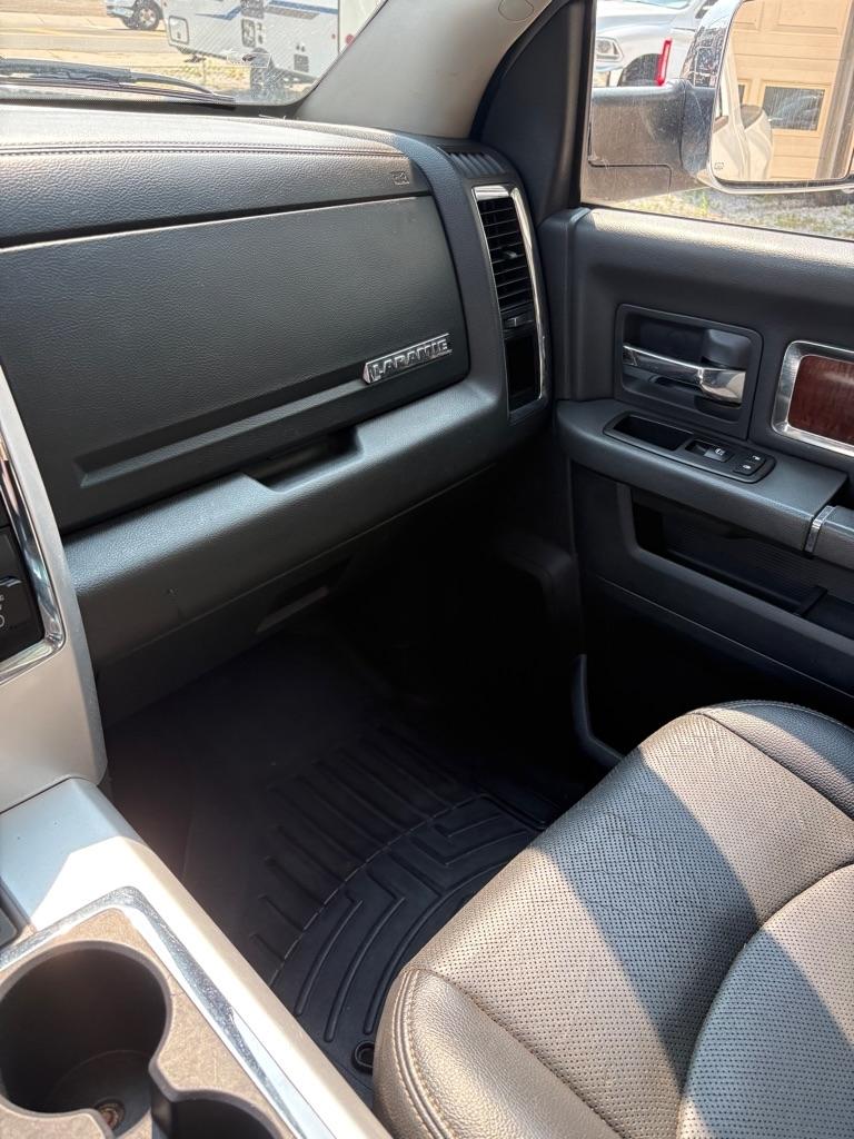 Dodge 3500 Laramie Mega Cab 4WD 2012
